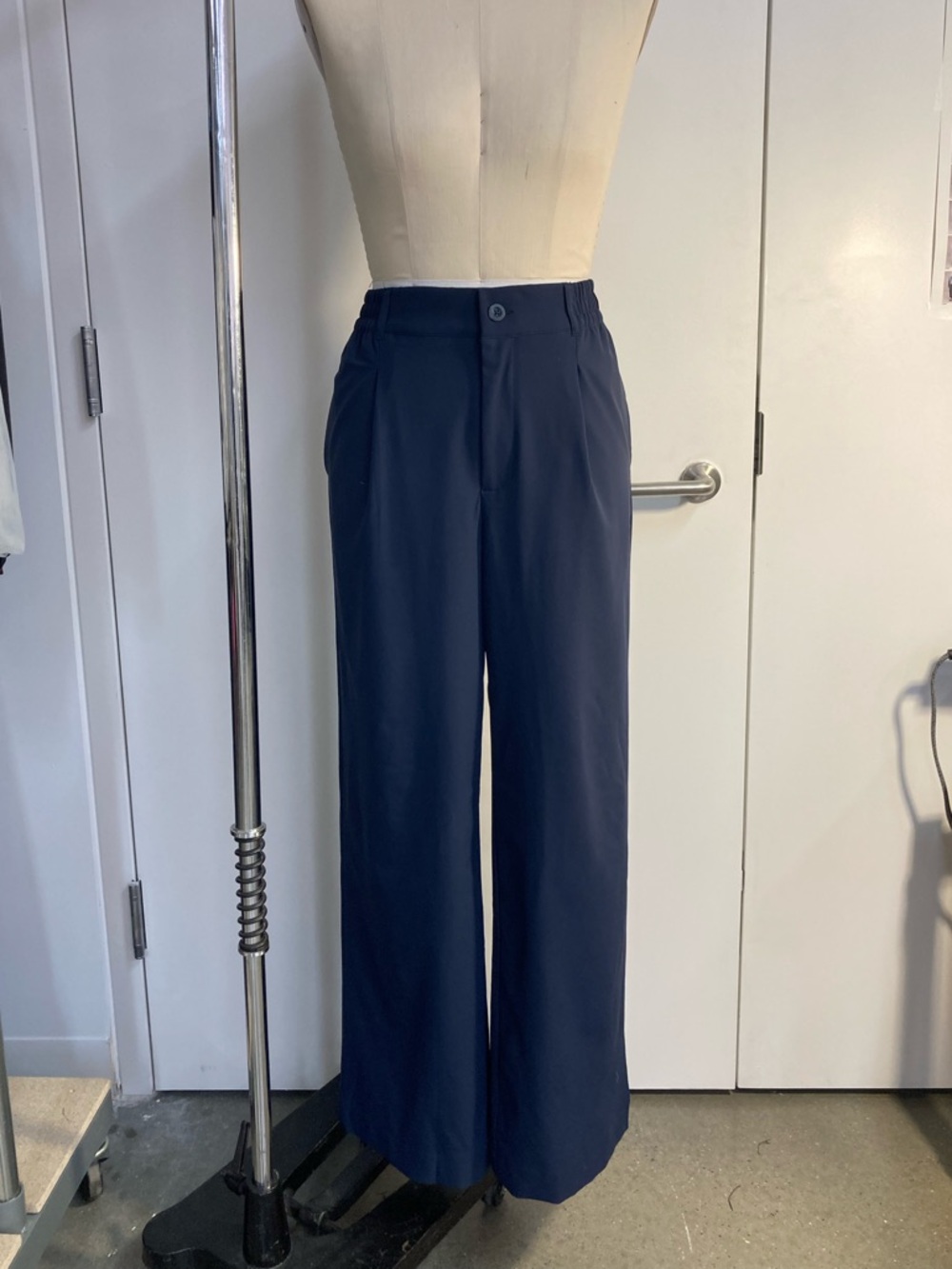 Beyond Yoga travel pants in navy, size M